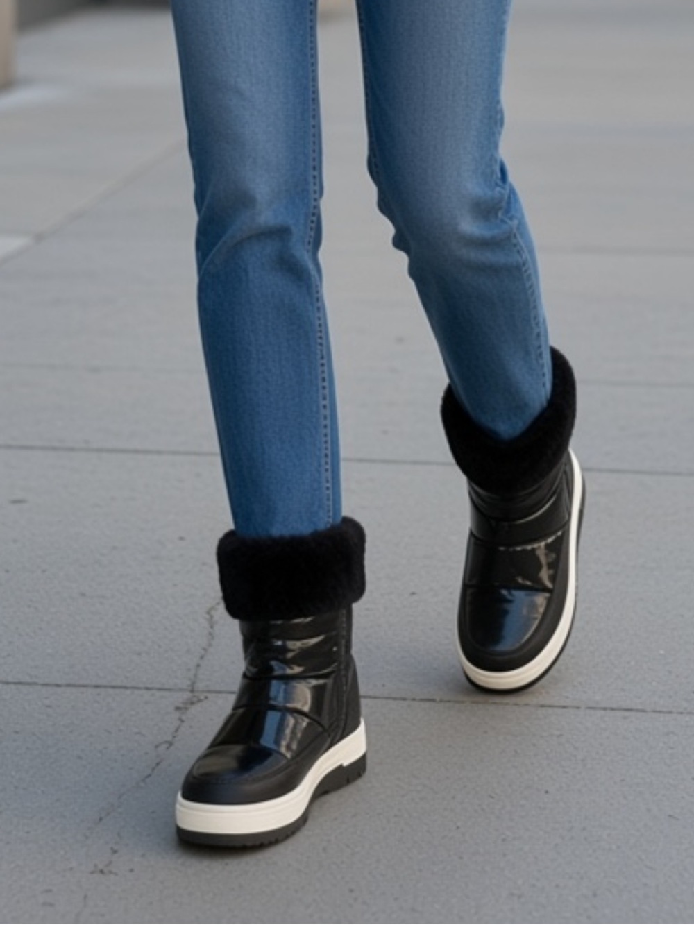 Cougar Black and White Winter Boots